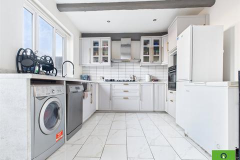 undefined, Fourth Avenue, Romford RM7