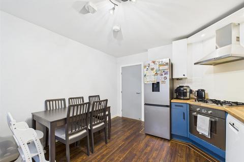 undefined, Vasart Court, Perth PH1