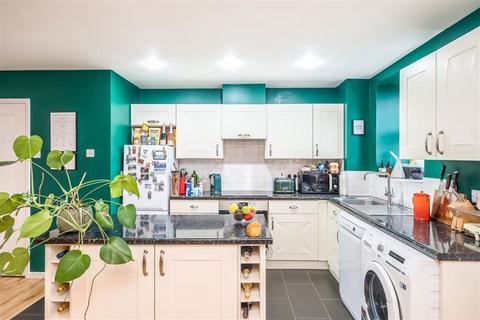 2 bedroom flat for sale, Clapham Park Road, London SW4