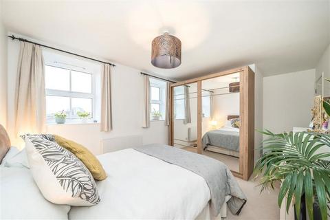 2 bedroom flat for sale, Clapham Park Road, London SW4