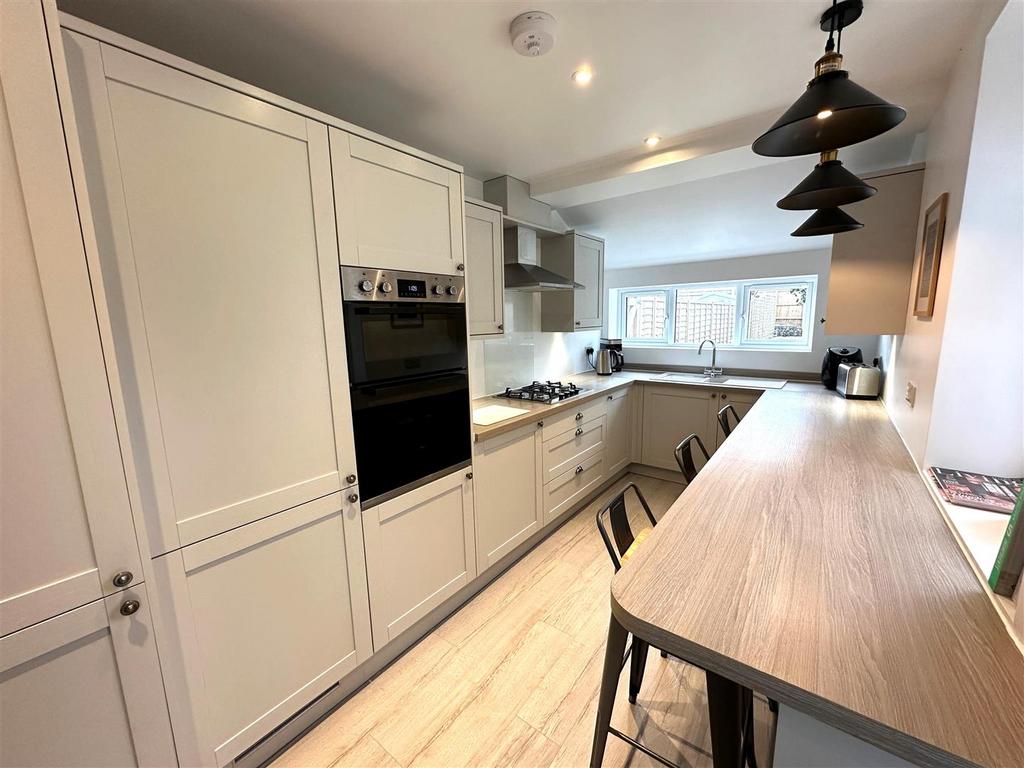 Kitchen 12a.jpg