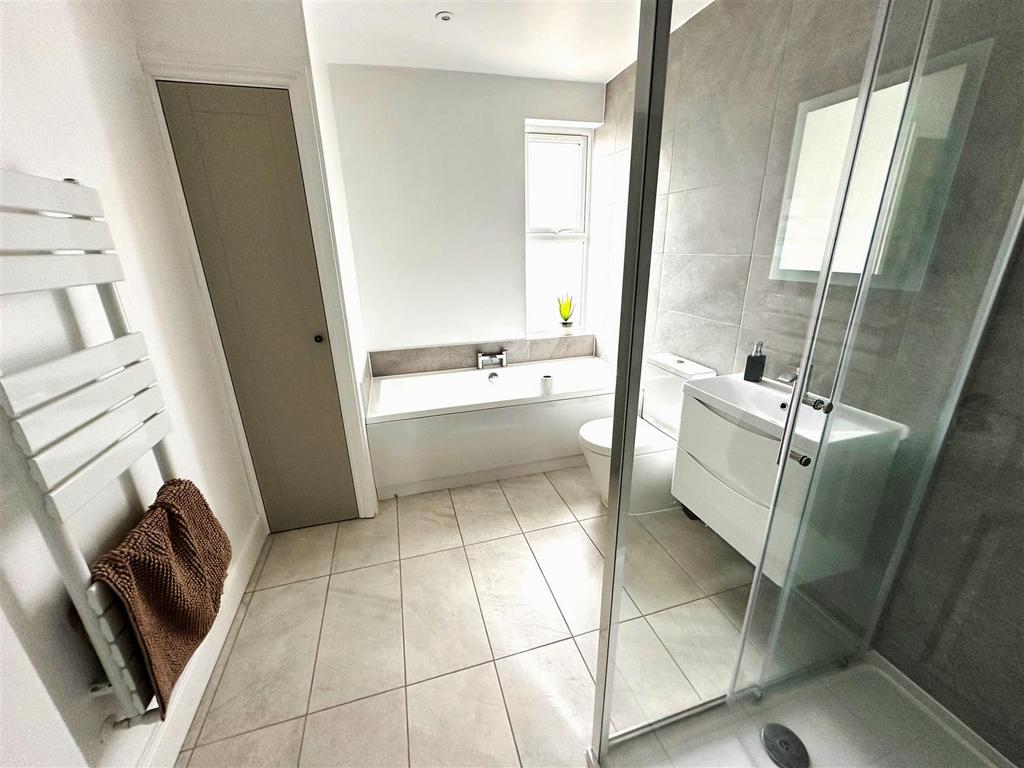 Bathroom 12.jpg