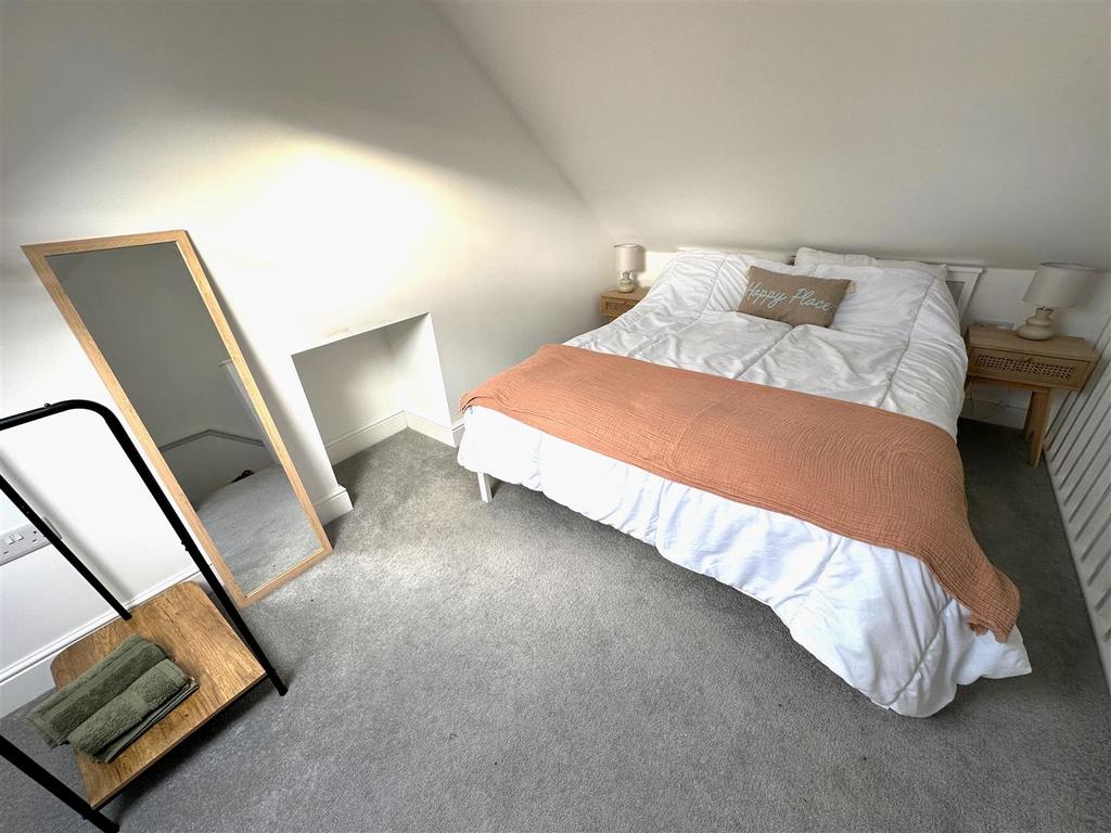 Bed 1.jpg
