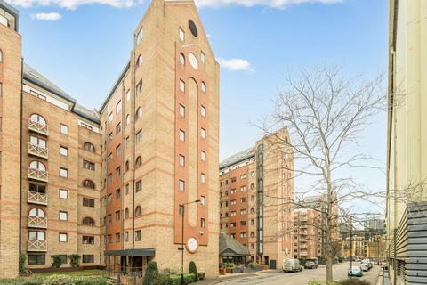 2 bedroom flat for sale, William Morris Way, London SW6