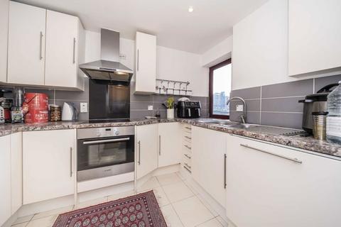 2 bedroom flat for sale, William Morris Way, London SW6