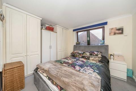 2 bedroom flat for sale, William Morris Way, London SW6