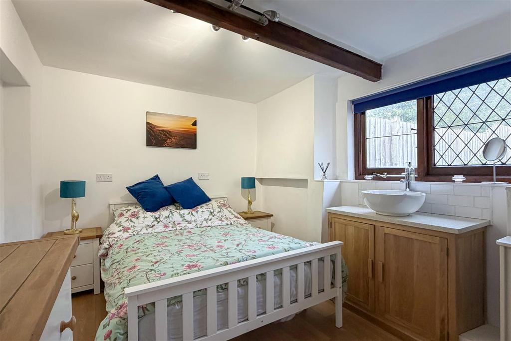 Bedroom 2 (1).jpg