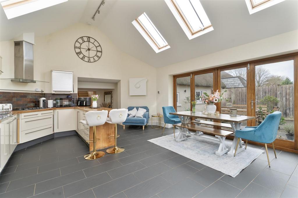 Kitchen 3.jpg