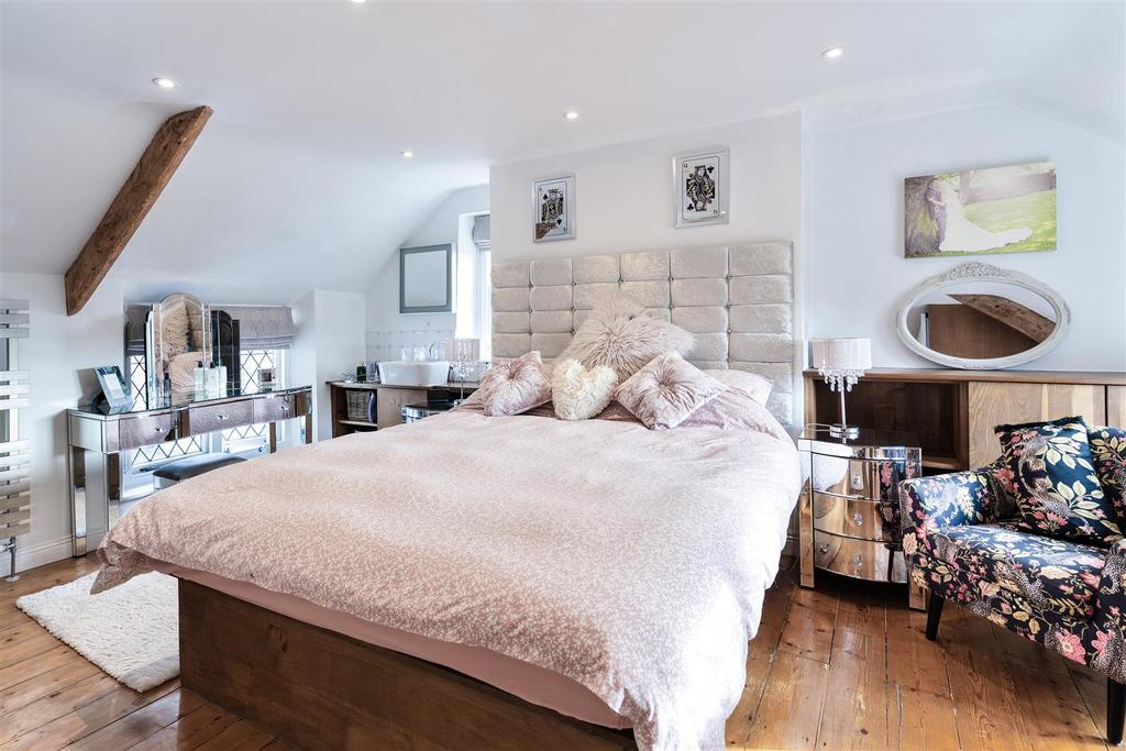Bedroom 1 (1).jpg
