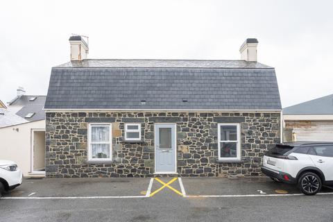 1 bedroom semi-detached house to rent, Cobo Coast Road, Castel, Guernsey