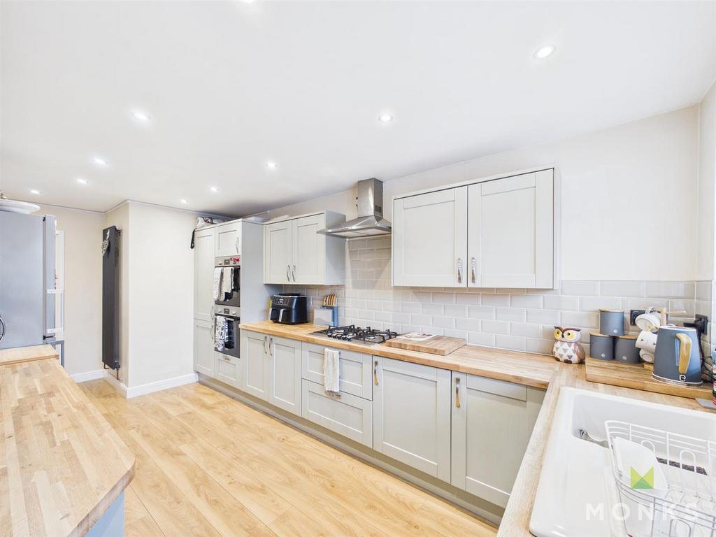 CAM01348 G0-PR0781-STILL001.jpg