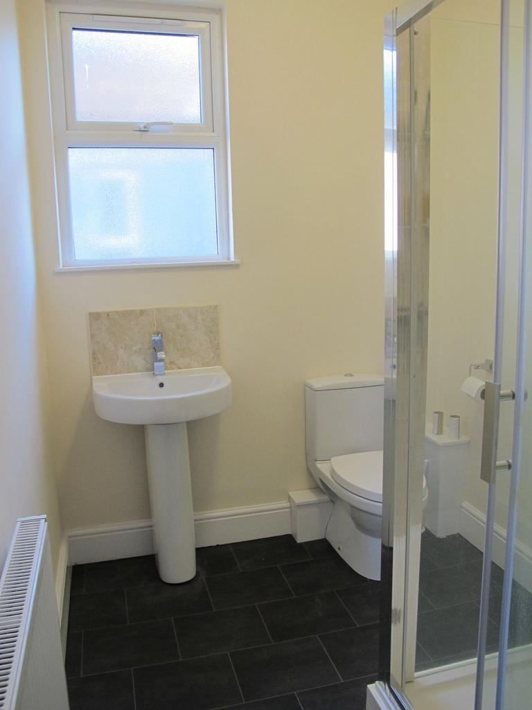 Fresh, modern bathroom with a pedestal sink, cl...