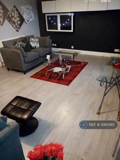 3 bedroom flat to rent, Napier Drive, Glasgow, G51