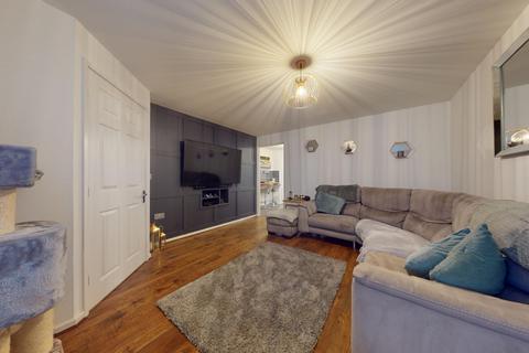 3 bedroom semi-detached house for sale, Broadacre, Gateshead, Tyne And Wear, NE10 8UW
