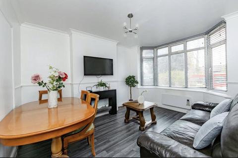 3 bedroom semi-detached house to rent, Harwich Road, Colchester, Essex, CO4