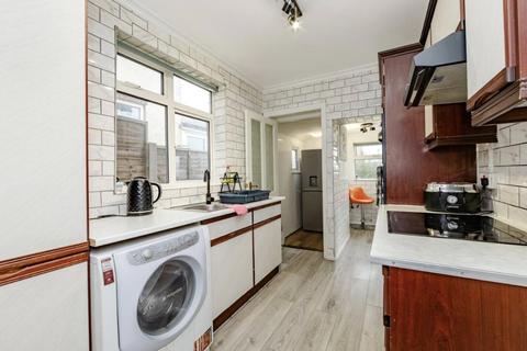 3 bedroom semi-detached house to rent, Harwich Road, Colchester, Essex, CO4
