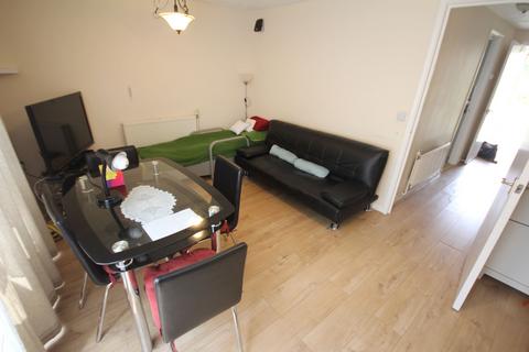 undefined, Greatfields Drive, Uxbridge, UB8