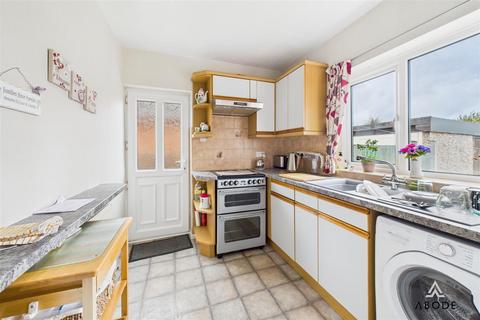 2 bedroom detached bungalow for sale, Dovedale Close, Burton-On-Trent DE15
