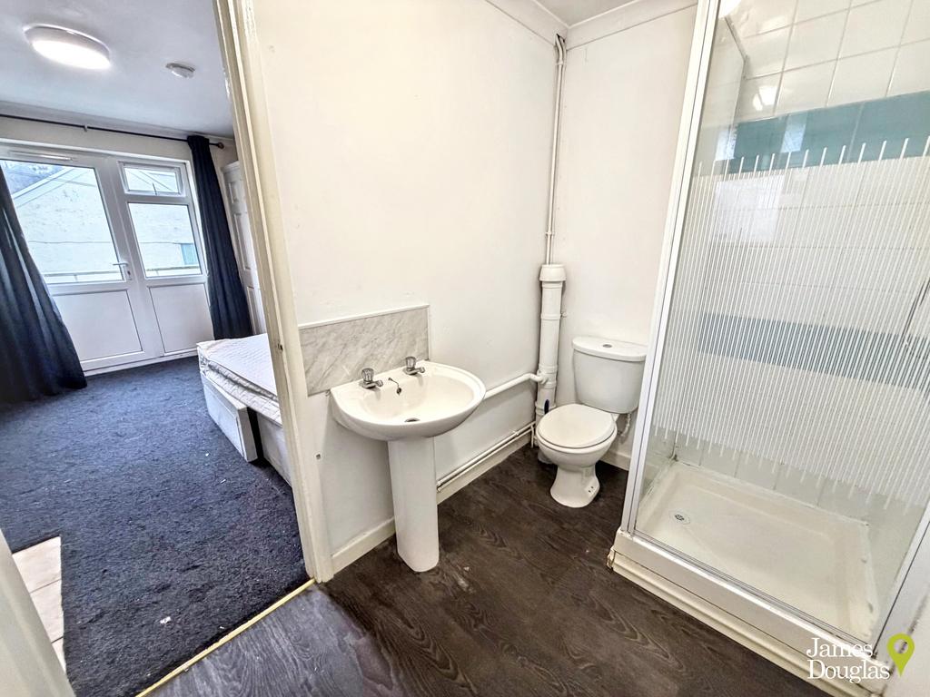 Studio2 Shower Room