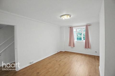 3 bedroom semi-detached house to rent, Ashbrook Road, DAGENHAM