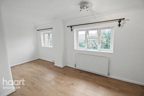 3 bedroom semi-detached house to rent, Ashbrook Road, DAGENHAM
