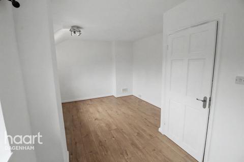 3 bedroom semi-detached house to rent, Ashbrook Road, DAGENHAM