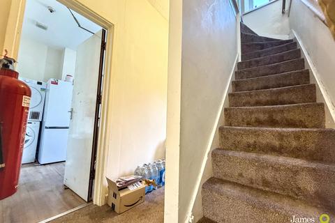 undefined, Broadway, Pontypridd CF37