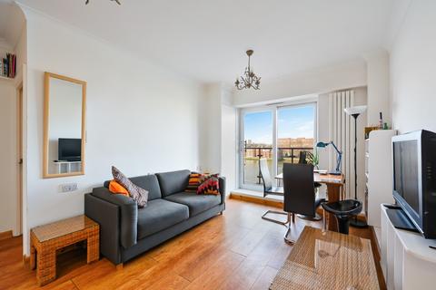 Elm Quay Court, Battersea, London, SW8