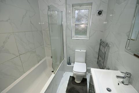 2 bedroom flat for sale, Harvard Grove, Salford, M6