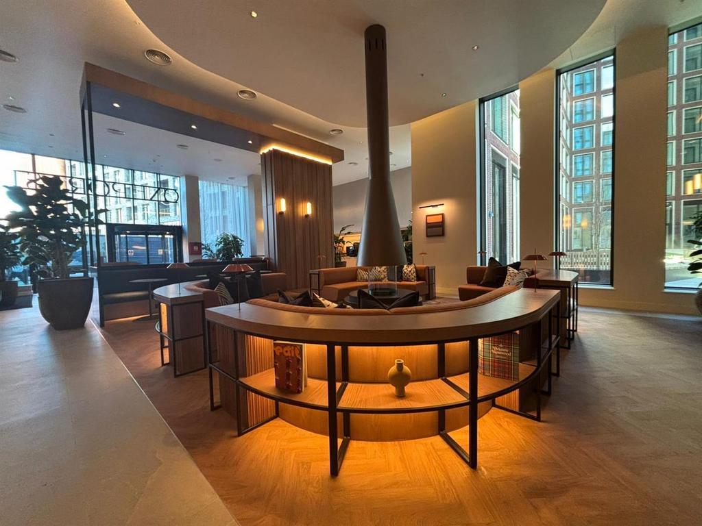 Foyer 4.jpg