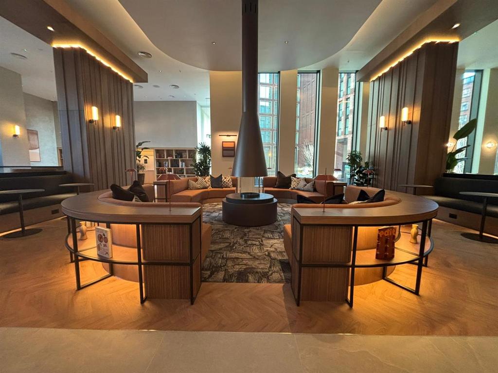 Foyer 3.jpg