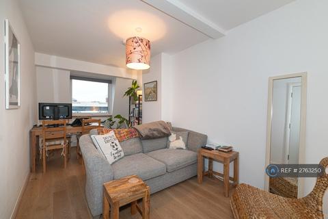 1 bedroom flat to rent, Tooting High Street, London, SW17