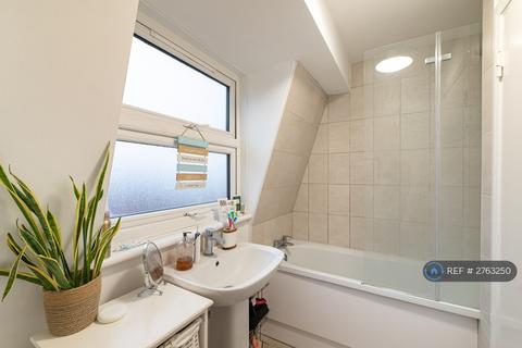 1 bedroom flat to rent, Tooting High Street, London, SW17