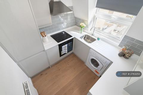 1 bedroom flat to rent, Tooting High Street, London, SW17