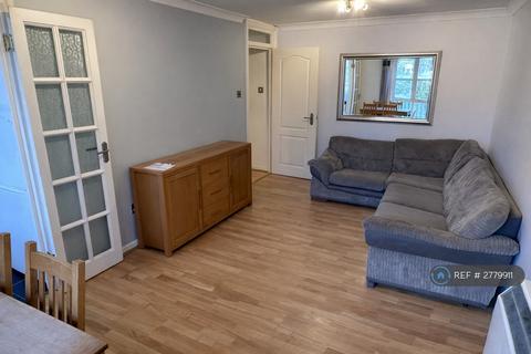 2 bedroom flat to rent, Kensington Court, Enfield, EN2