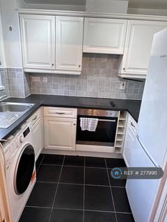 2 bedroom flat to rent, Kensington Court, Enfield, EN2
