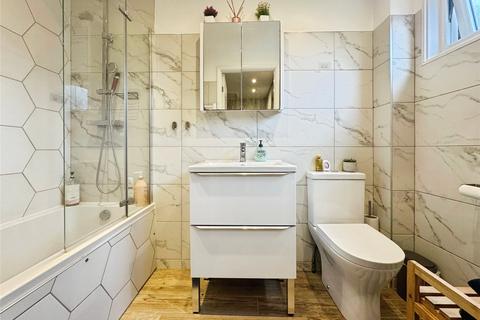 3 bedroom end of terrace house for sale, Holts Close, Leicester, Leicestershire
