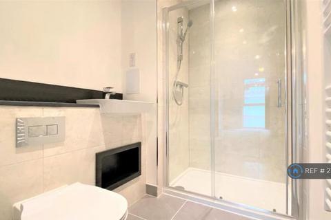 2 bedroom flat to rent, Carnation Gardens, Hayes, UB3