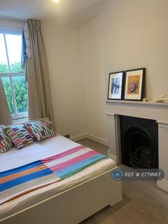 3 bedroom flat to rent, Elm Park, London, SW2