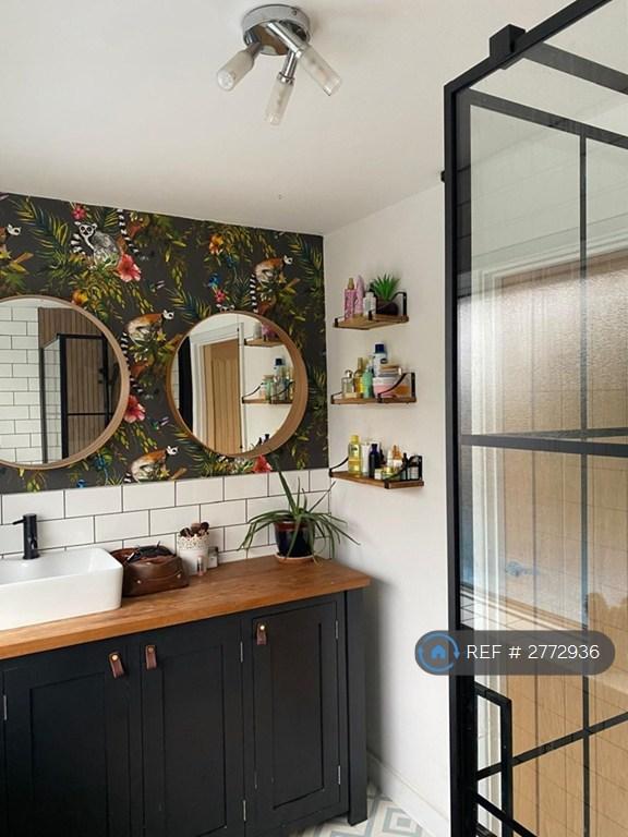 Ensuite To Principle Bedroom