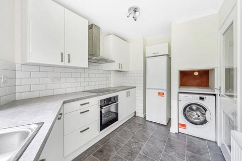 2 bedroom flat for sale, Heathside, Weybridge, KT13