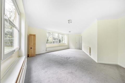 2 bedroom flat for sale, Heathside, Weybridge, KT13