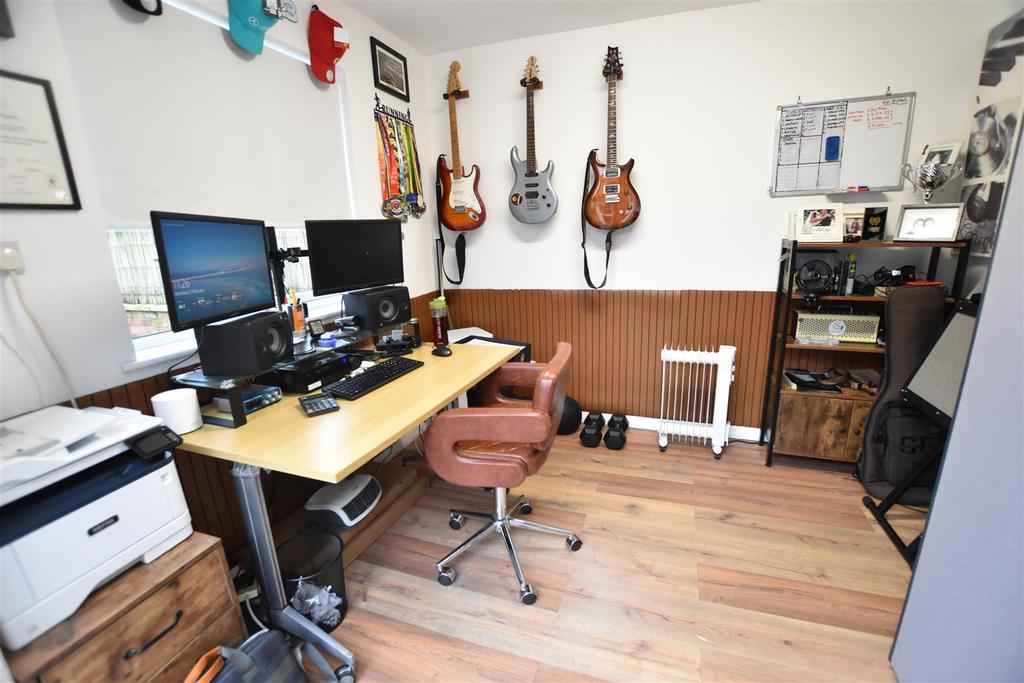 Garage store / home office
