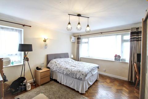 2 bedroom flat to rent, Snakes Lane West, Woodford Green, IG8