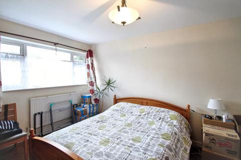 2 bedroom flat to rent, Snakes Lane West, Woodford Green, IG8