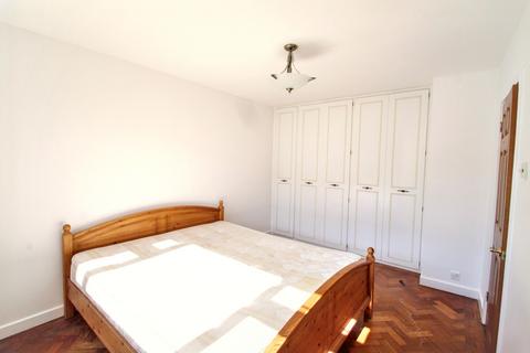 2 bedroom flat to rent, Snakes Lane West, Woodford Green, IG8
