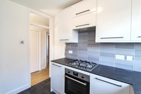 2 bedroom flat to rent, Snakes Lane West, Woodford Green, IG8
