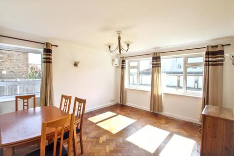 2 bedroom flat to rent, Snakes Lane West, Woodford Green, IG8