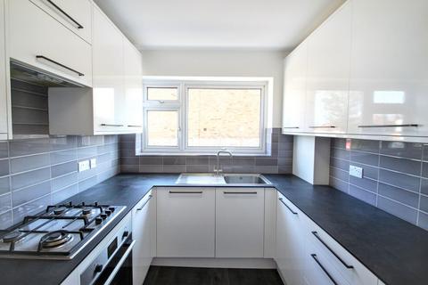 2 bedroom flat to rent, Snakes Lane West, Woodford Green, IG8