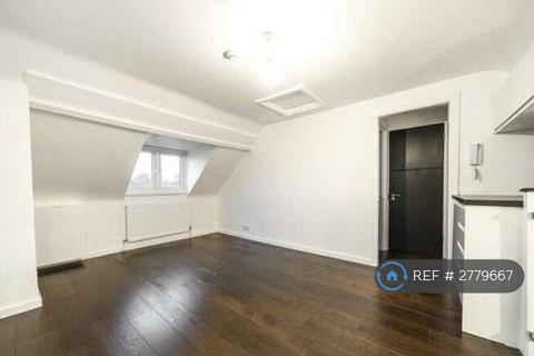 2 bedroom flat to rent, Holmesdale Road, London, SE25
